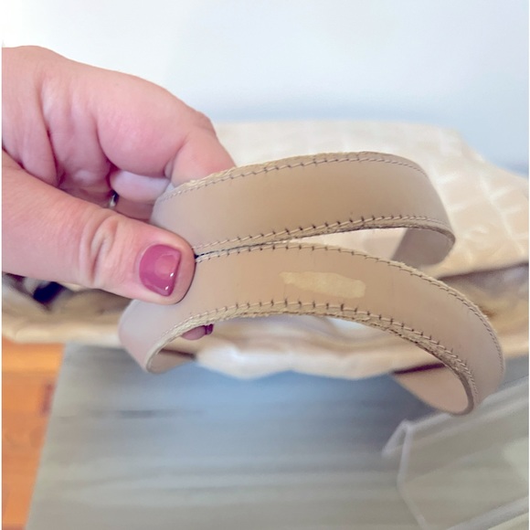 ❤️Authentic CHANEL Tote❤️ - Picture 10 of 16